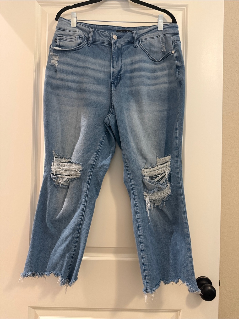 Judy Blue Light Blue Distressed Cropped Jeans